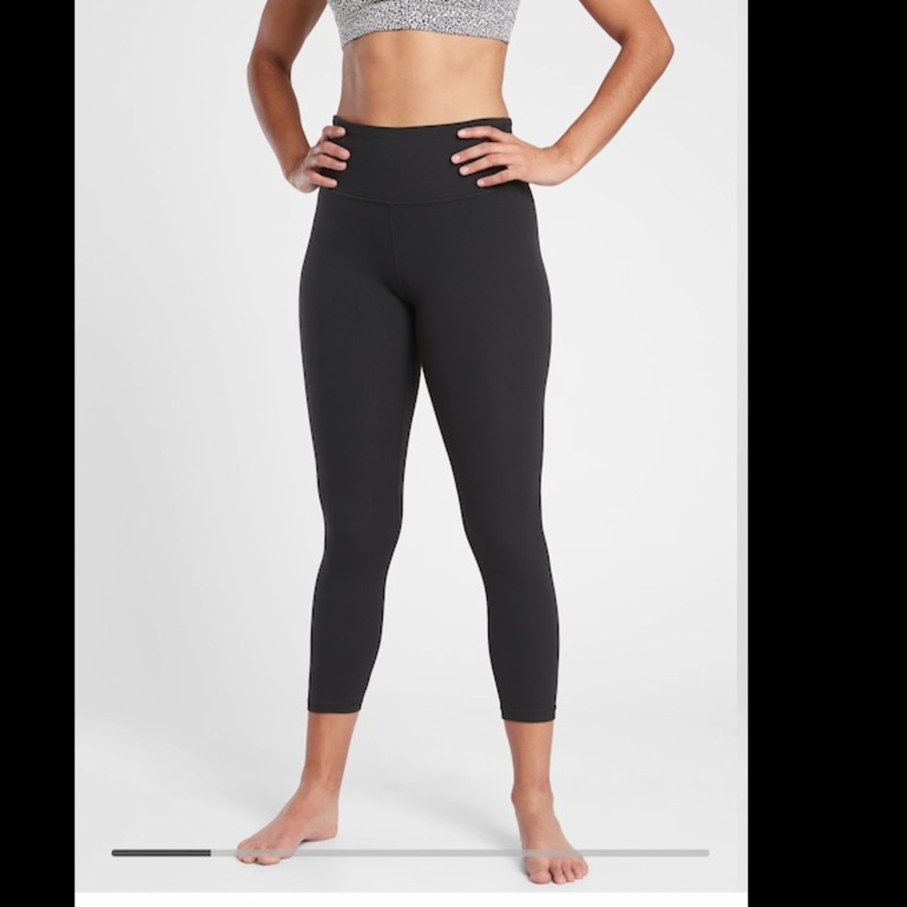 Athleta Elation Capri. Black, Size L, NWT (sold out online)